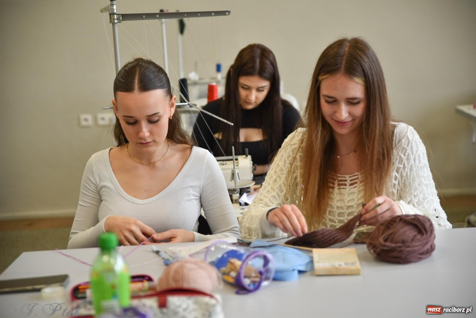 Zdjęcie w galerii na portalu naszraciborz.pl: Budują, projektują, gotują i dbają o urodę. Dzień otwartu w CKZiU nr 1 wiadomości z regionu