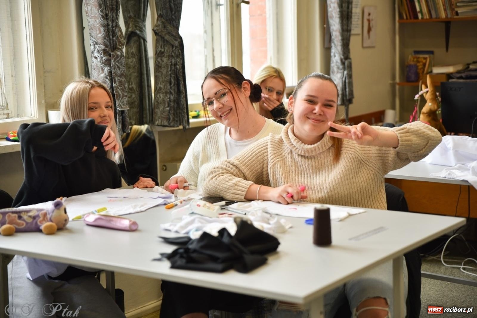 Zdjęcie w galerii na portalu naszraciborz.pl: Budują, projektują, gotują i dbają o urodę. Dzień otwartu w CKZiU nr 1 wiadomości z regionu