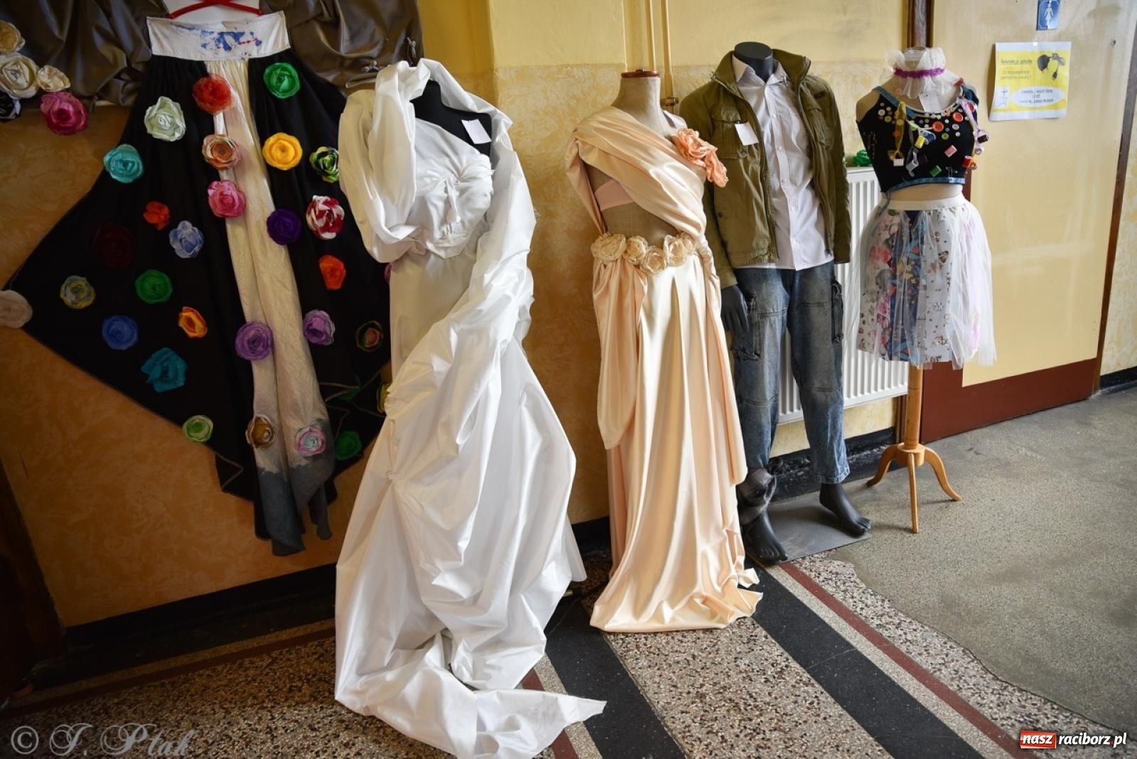 Zdjęcie w galerii na portalu naszraciborz.pl: Budują, projektują, gotują i dbają o urodę. Dzień otwartu w CKZiU nr 1 wiadomości z regionu