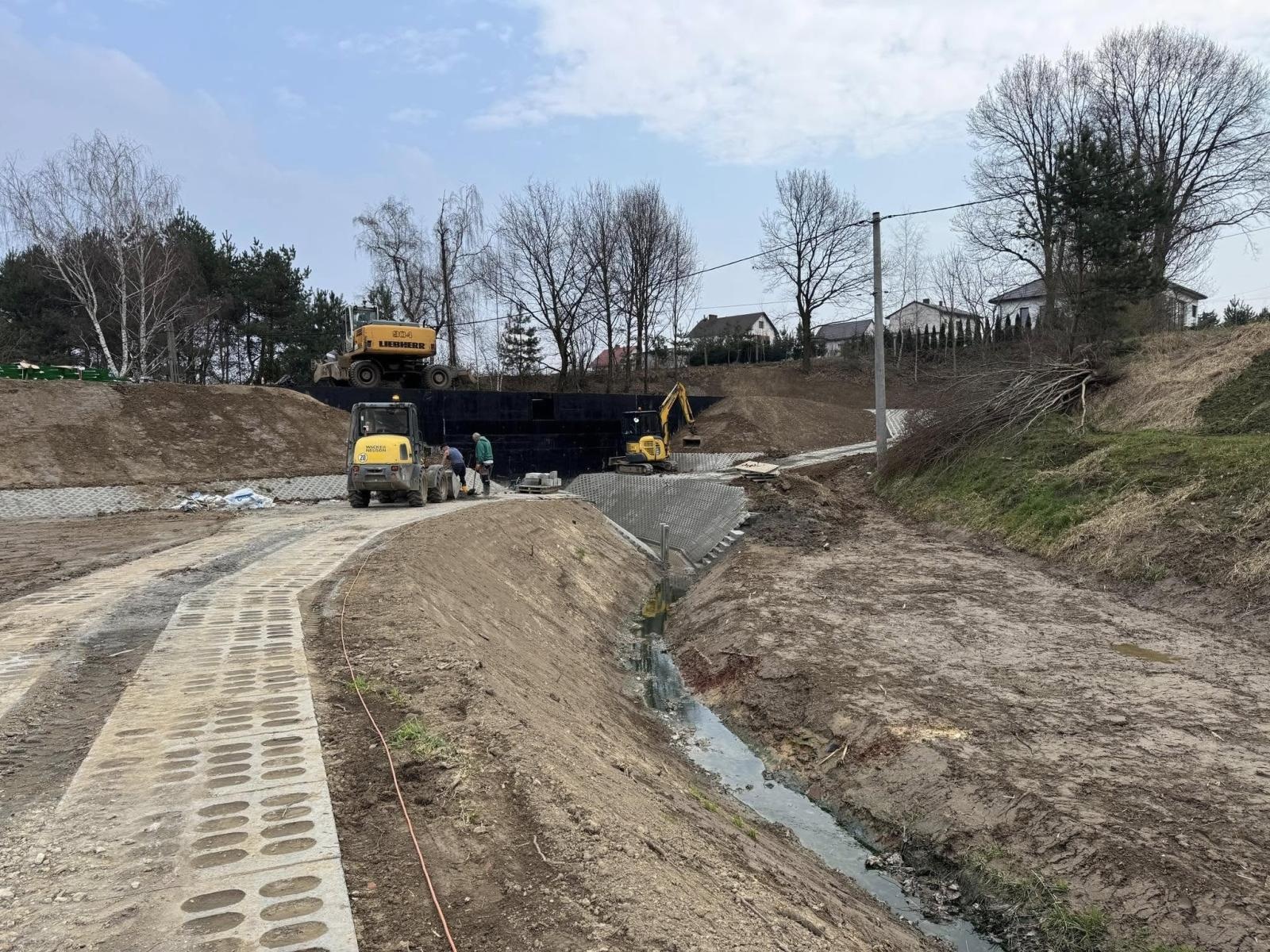 Zdjęcie w galerii na portalu naszraciborz.pl: Gmina Krzyżanowice stawia na ochronę przed powodziami. Powstaje kolejny zbiornik wiadomości z regionu
