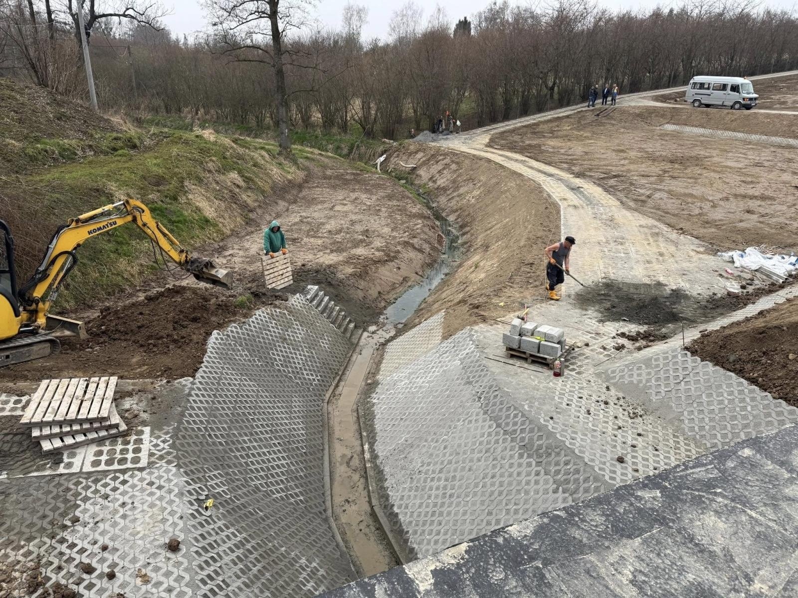 Zdjęcie w galerii na portalu naszraciborz.pl: Gmina Krzyżanowice stawia na ochronę przed powodziami. Powstaje kolejny zbiornik wiadomości z regionu