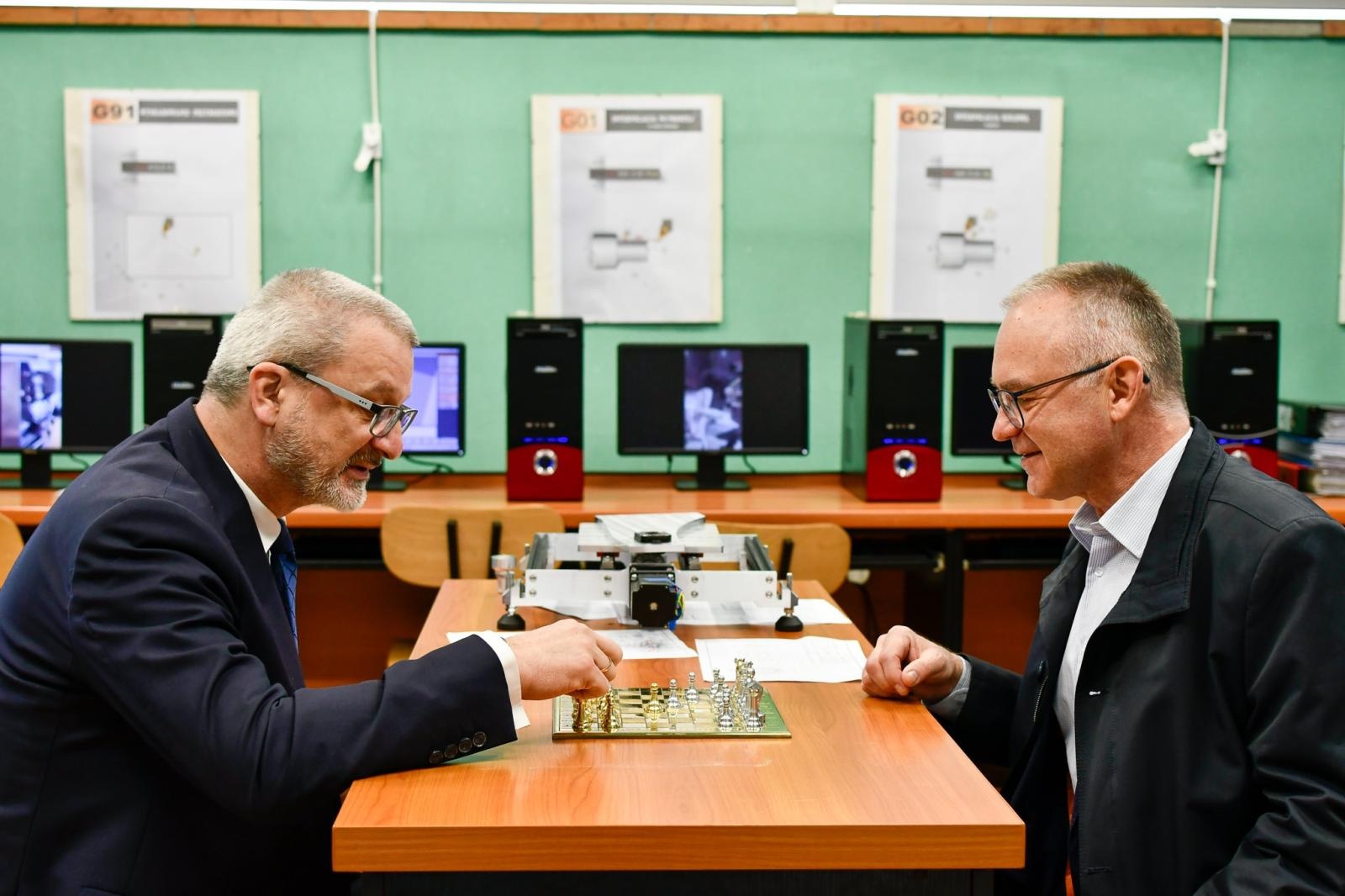 Zdjęcie w galerii na portalu naszraciborz.pl: Politechnika nad Odrą chwali się pracowniami. Dzień otwarty w Mechaniku [FOTO i WIDEO] wiadomości z regionu