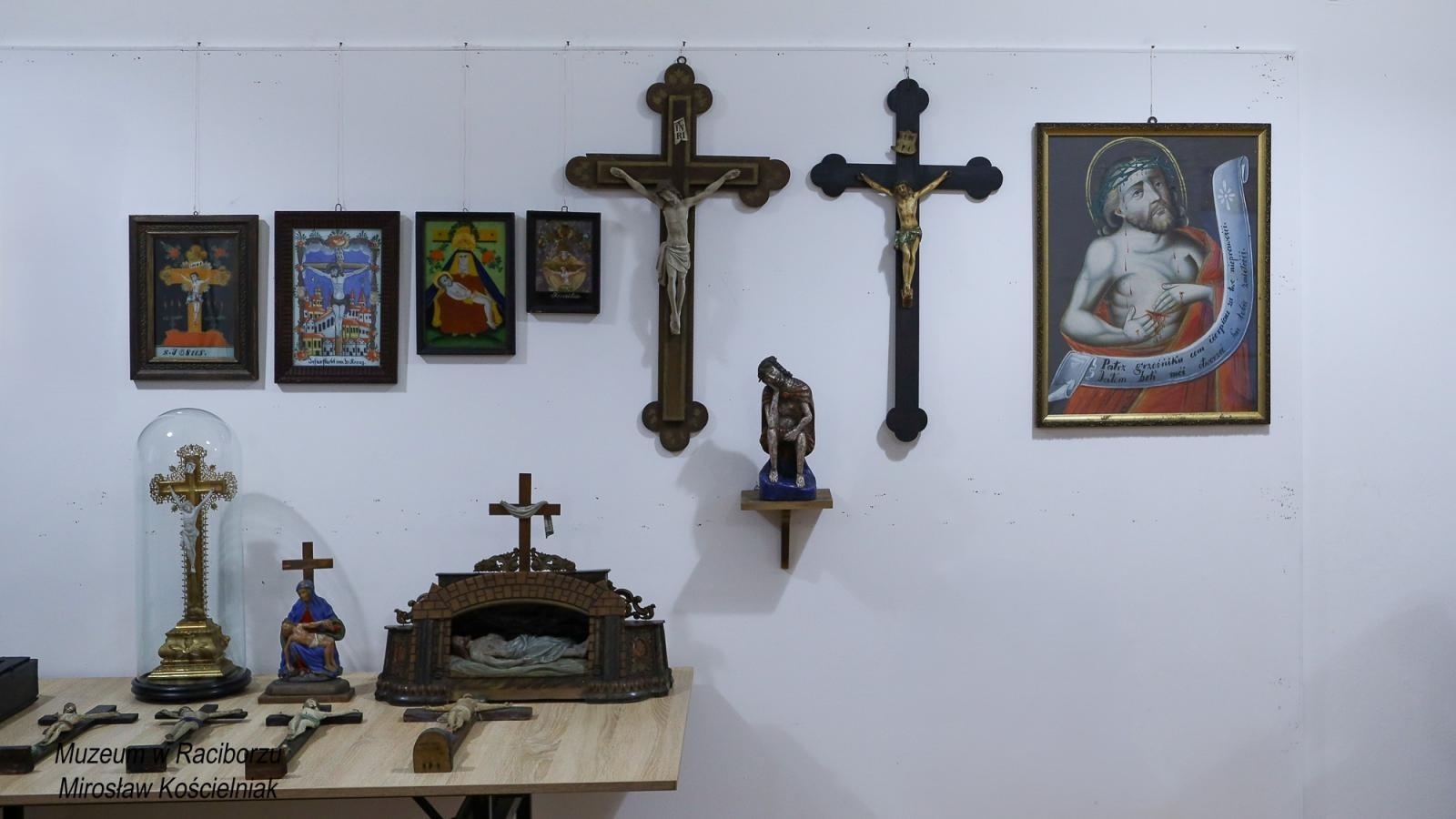 Zdjęcie w galerii na portalu naszraciborz.pl: Historia męki Chrystusa w sztuce ludowej. Spotkanie w raciborskim Muzeum wiadomości z regionu