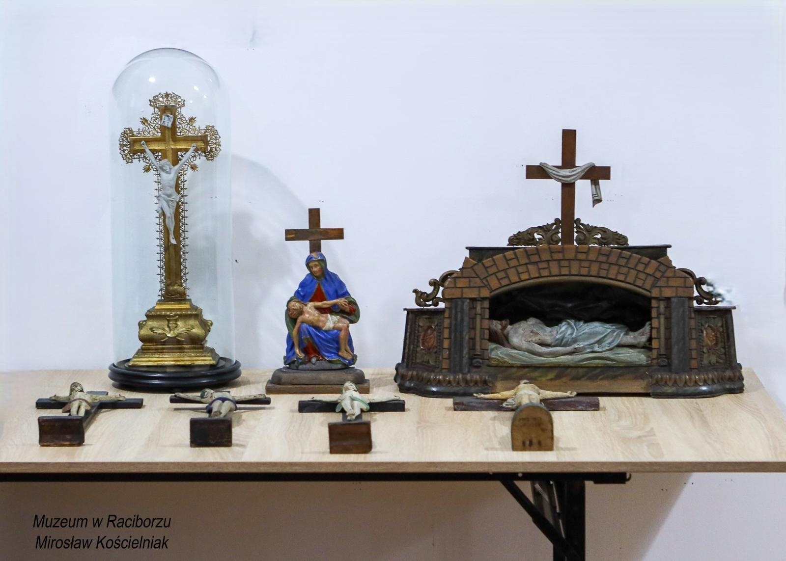 Zdjęcie w galerii na portalu naszraciborz.pl: Historia męki Chrystusa w sztuce ludowej. Spotkanie w raciborskim Muzeum wiadomości z regionu