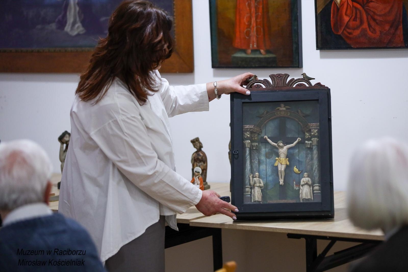 Zdjęcie w galerii na portalu naszraciborz.pl: Historia męki Chrystusa w sztuce ludowej. Spotkanie w raciborskim Muzeum wiadomości z regionu