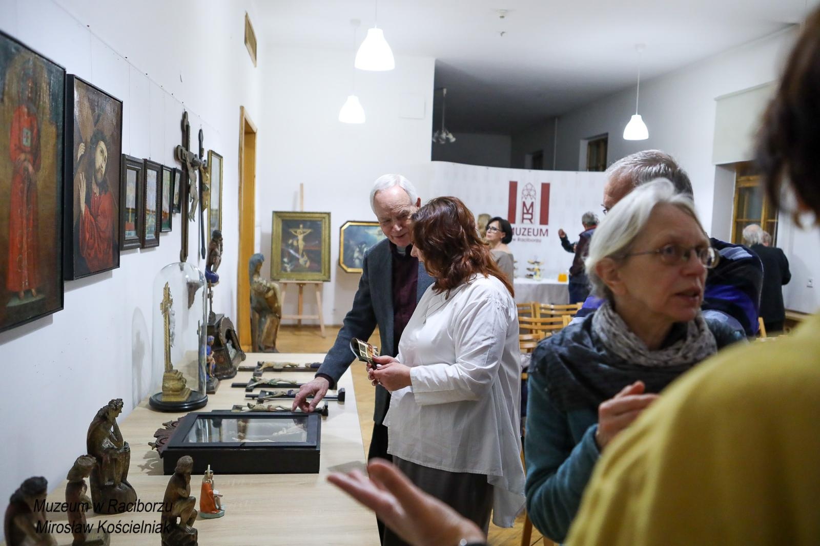 Zdjęcie w galerii na portalu naszraciborz.pl: Historia męki Chrystusa w sztuce ludowej. Spotkanie w raciborskim Muzeum wiadomości z regionu