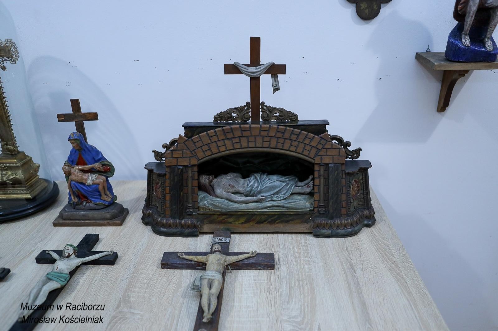 Zdjęcie w galerii na portalu naszraciborz.pl: Historia męki Chrystusa w sztuce ludowej. Spotkanie w raciborskim Muzeum wiadomości z regionu