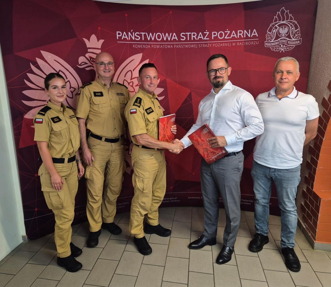 Zdjęcie w galerii na portalu naszraciborz.pl: Nowa komenda PSP w Raciborzu coraz bliżej. Podpisano umowę z wykonawcą inwestycji wiadomości z regionu