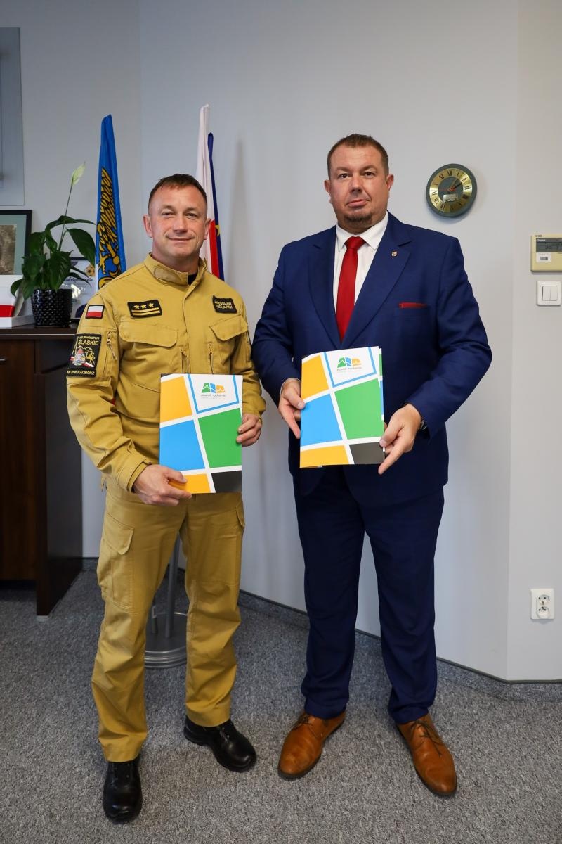 Zdjęcie w galerii na portalu naszraciborz.pl: Rusza kolejny etap budowy nowej komendy straży pożarnej w Raciborzu. Umowa na magazyn Obrony Cywilnej podpisana wiadomości z regionu