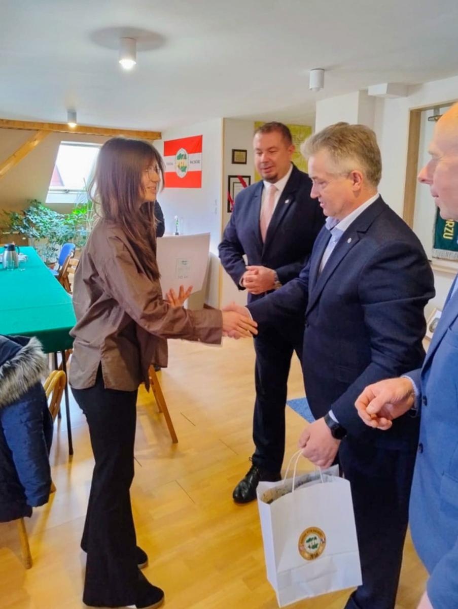 Zdjęcie w galerii na portalu naszraciborz.pl: Sukces uczennic Diecezjalnego Liceum Ogólnokształcącego w konkursie krajoznawczym wiadomości z regionu