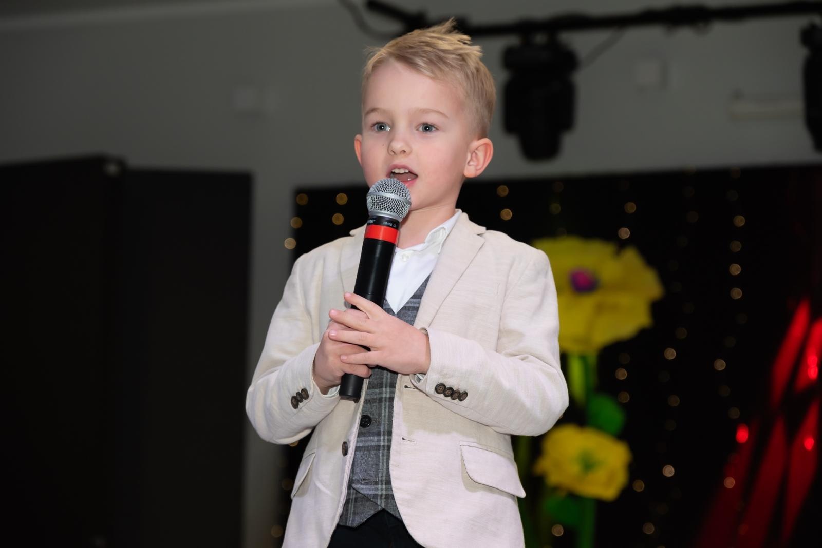 Zdjęcie w galerii na portalu naszraciborz.pl: Śląsko godka w Tworkowie. Osiemnasty koncert lauratów konkursu [FOTO i WIDEO] wiadomości z regionu