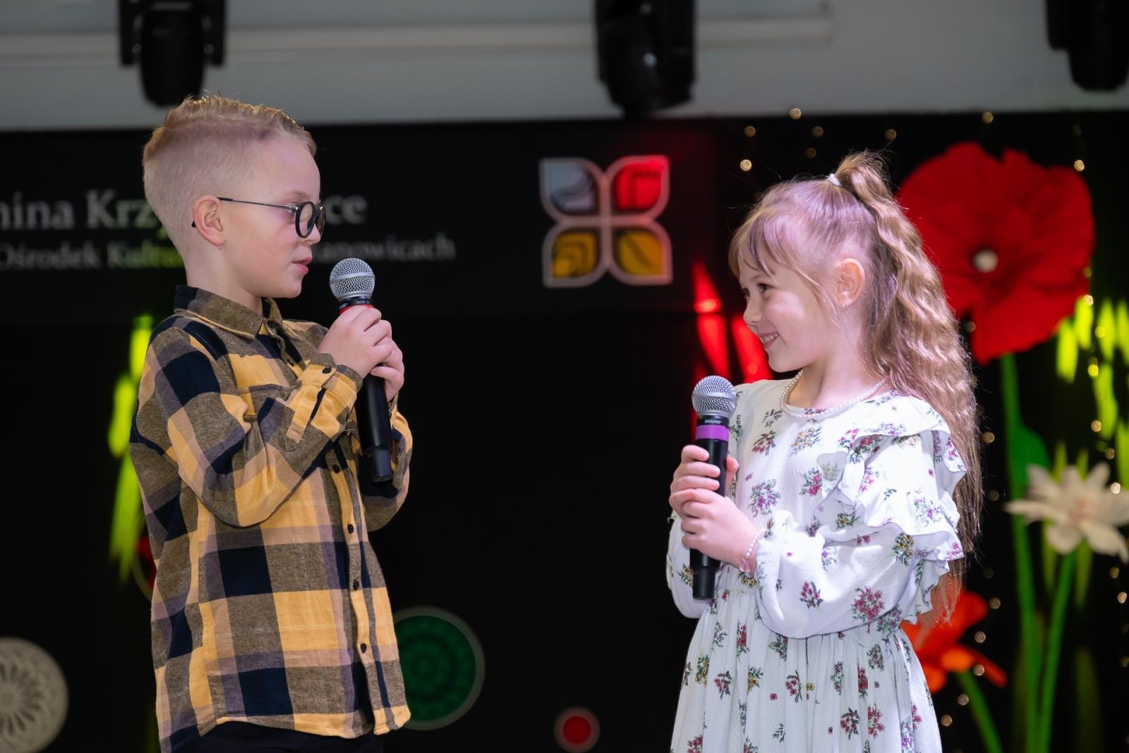 Zdjęcie w galerii na portalu naszraciborz.pl: Śląsko godka w Tworkowie. Osiemnasty koncert lauratów konkursu [FOTO i WIDEO] wiadomości z regionu