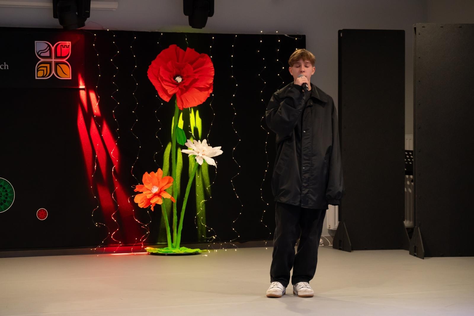 Zdjęcie w galerii na portalu naszraciborz.pl: Śląsko godka w Tworkowie. Osiemnasty koncert lauratów konkursu [FOTO i WIDEO] wiadomości z regionu