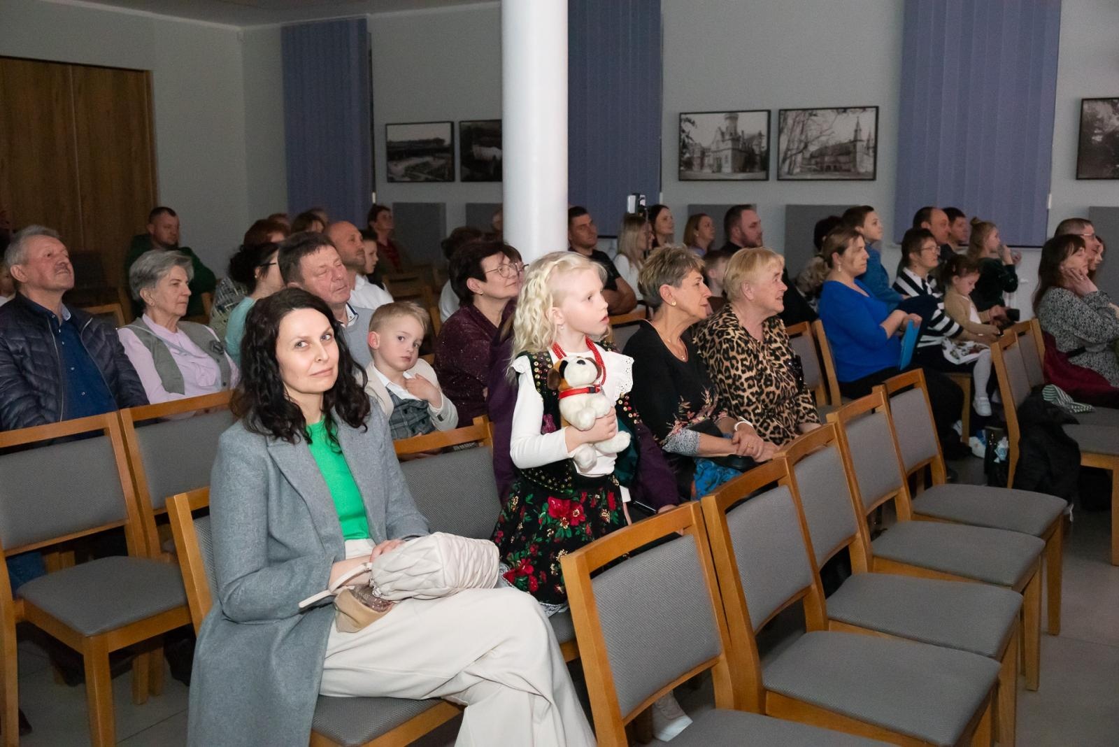 Zdjęcie w galerii na portalu naszraciborz.pl: Śląsko godka w Tworkowie. Osiemnasty koncert lauratów konkursu [FOTO i WIDEO] wiadomości z regionu