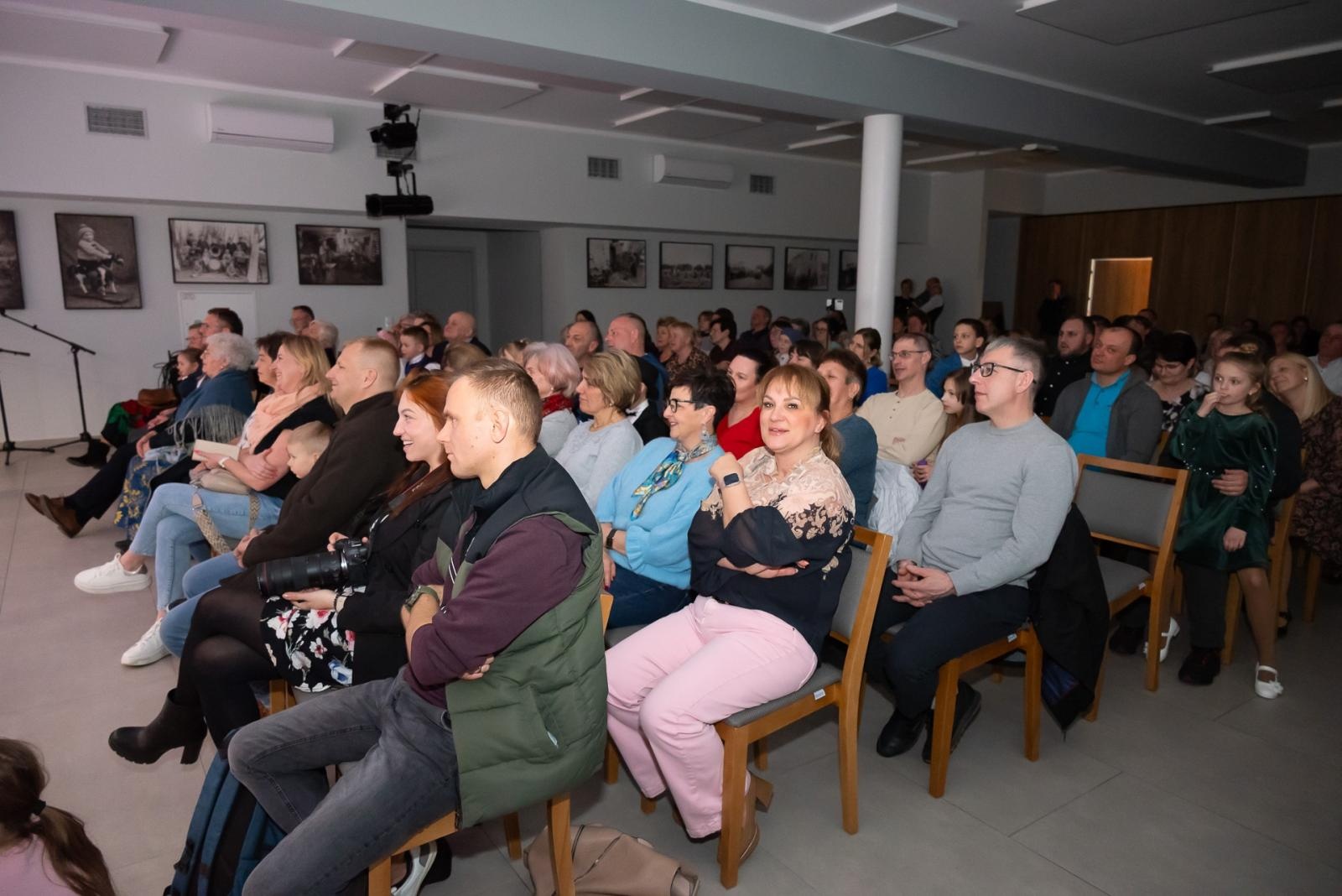 Zdjęcie w galerii na portalu naszraciborz.pl: Śląsko godka w Tworkowie. Osiemnasty koncert lauratów konkursu [FOTO i WIDEO] wiadomości z regionu