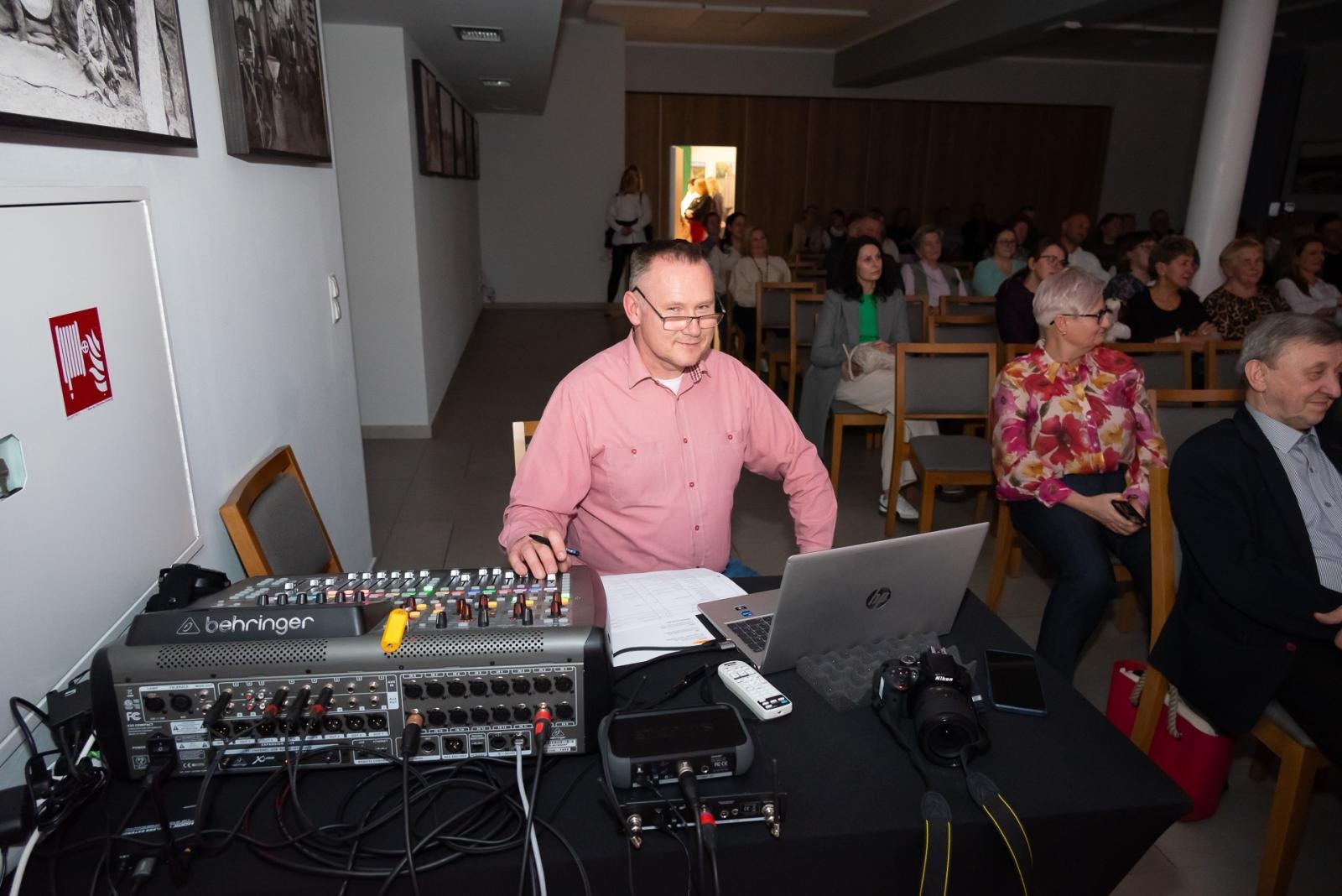 Zdjęcie w galerii na portalu naszraciborz.pl: Śląsko godka w Tworkowie. Osiemnasty koncert lauratów konkursu [FOTO i WIDEO] wiadomości z regionu