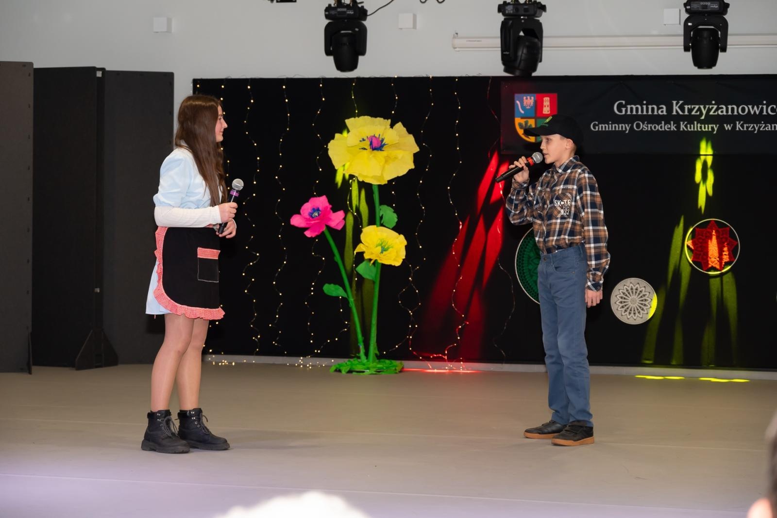 Zdjęcie w galerii na portalu naszraciborz.pl: Śląsko godka w Tworkowie. Osiemnasty koncert lauratów konkursu [FOTO i WIDEO] wiadomości z regionu