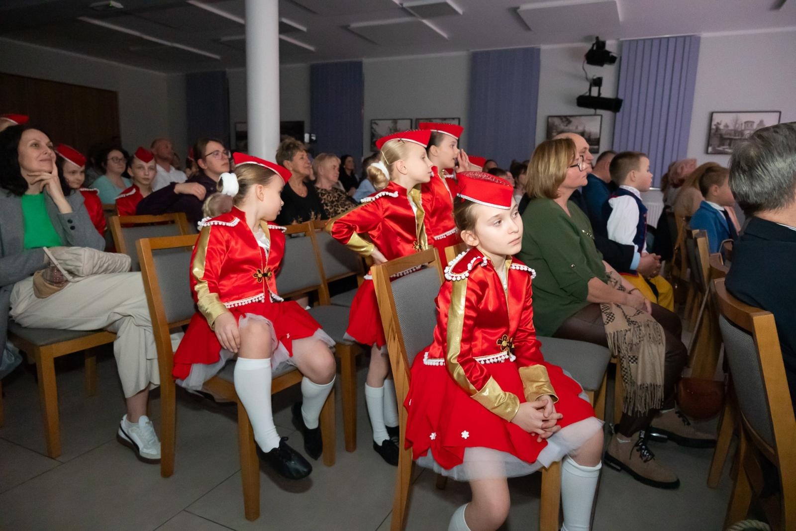 Zdjęcie w galerii na portalu naszraciborz.pl: Śląsko godka w Tworkowie. Osiemnasty koncert lauratów konkursu [FOTO i WIDEO] wiadomości z regionu