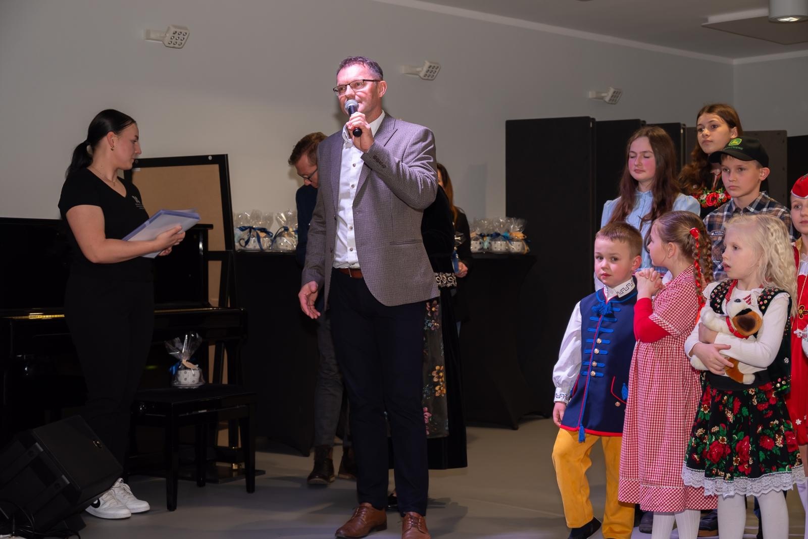 Zdjęcie w galerii na portalu naszraciborz.pl: Śląsko godka w Tworkowie. Osiemnasty koncert lauratów konkursu [FOTO i WIDEO] wiadomości z regionu