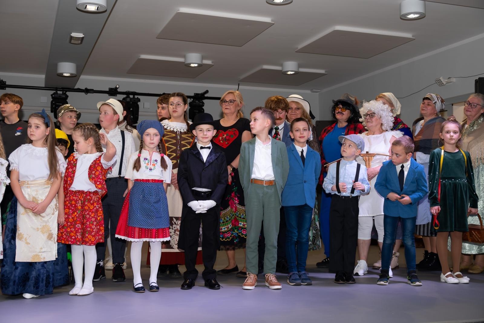 Zdjęcie w galerii na portalu naszraciborz.pl: Śląsko godka w Tworkowie. Osiemnasty koncert lauratów konkursu [FOTO i WIDEO] wiadomości z regionu