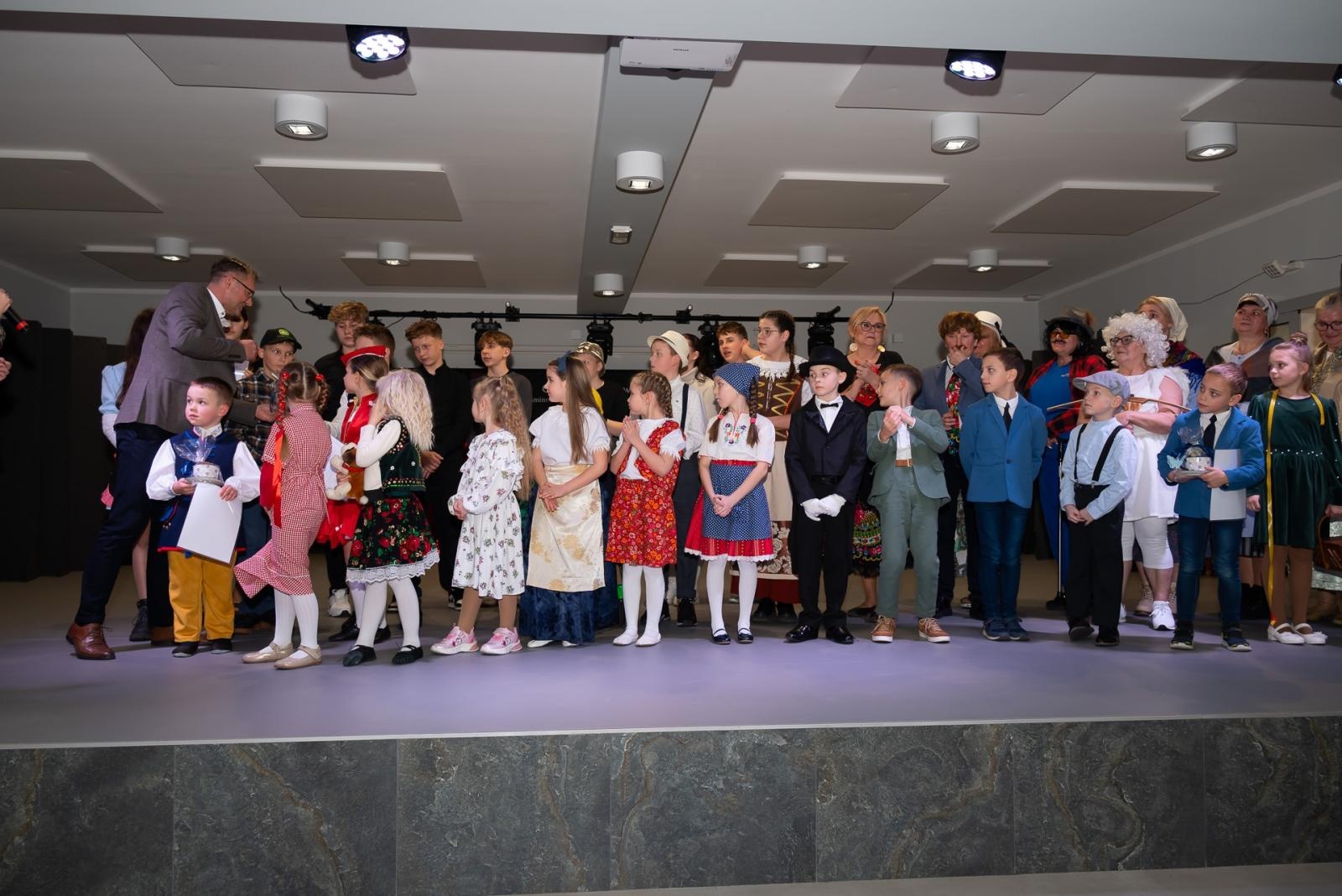 Zdjęcie w galerii na portalu naszraciborz.pl: Śląsko godka w Tworkowie. Osiemnasty koncert lauratów konkursu [FOTO i WIDEO] wiadomości z regionu