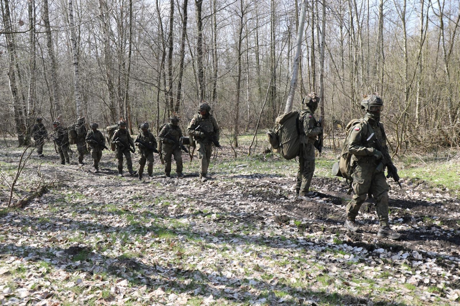 Zdjęcie w galerii na portalu naszraciborz.pl: Pętla taktyczna, czyli ostatni stres egzaminacyjny przed przysięgą wojskową terytorialsa w Raciborzu wiadomości z regionu