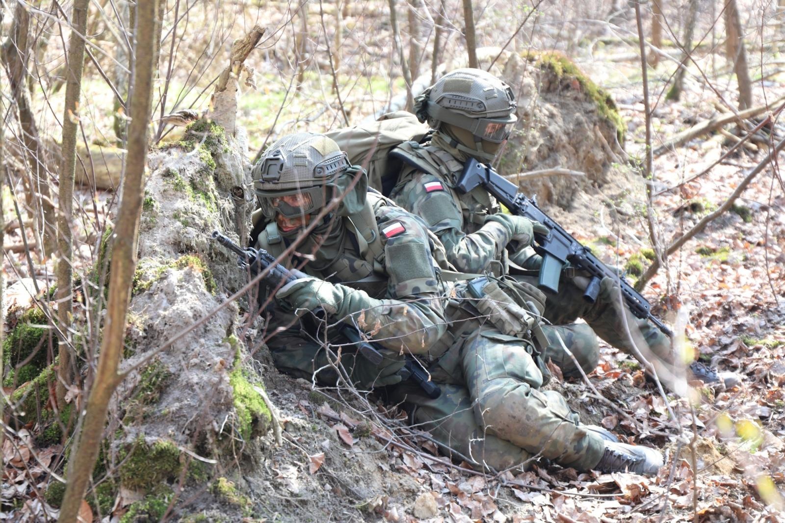 Zdjęcie w galerii na portalu naszraciborz.pl: Pętla taktyczna, czyli ostatni stres egzaminacyjny przed przysięgą wojskową terytorialsa w Raciborzu wiadomości z regionu