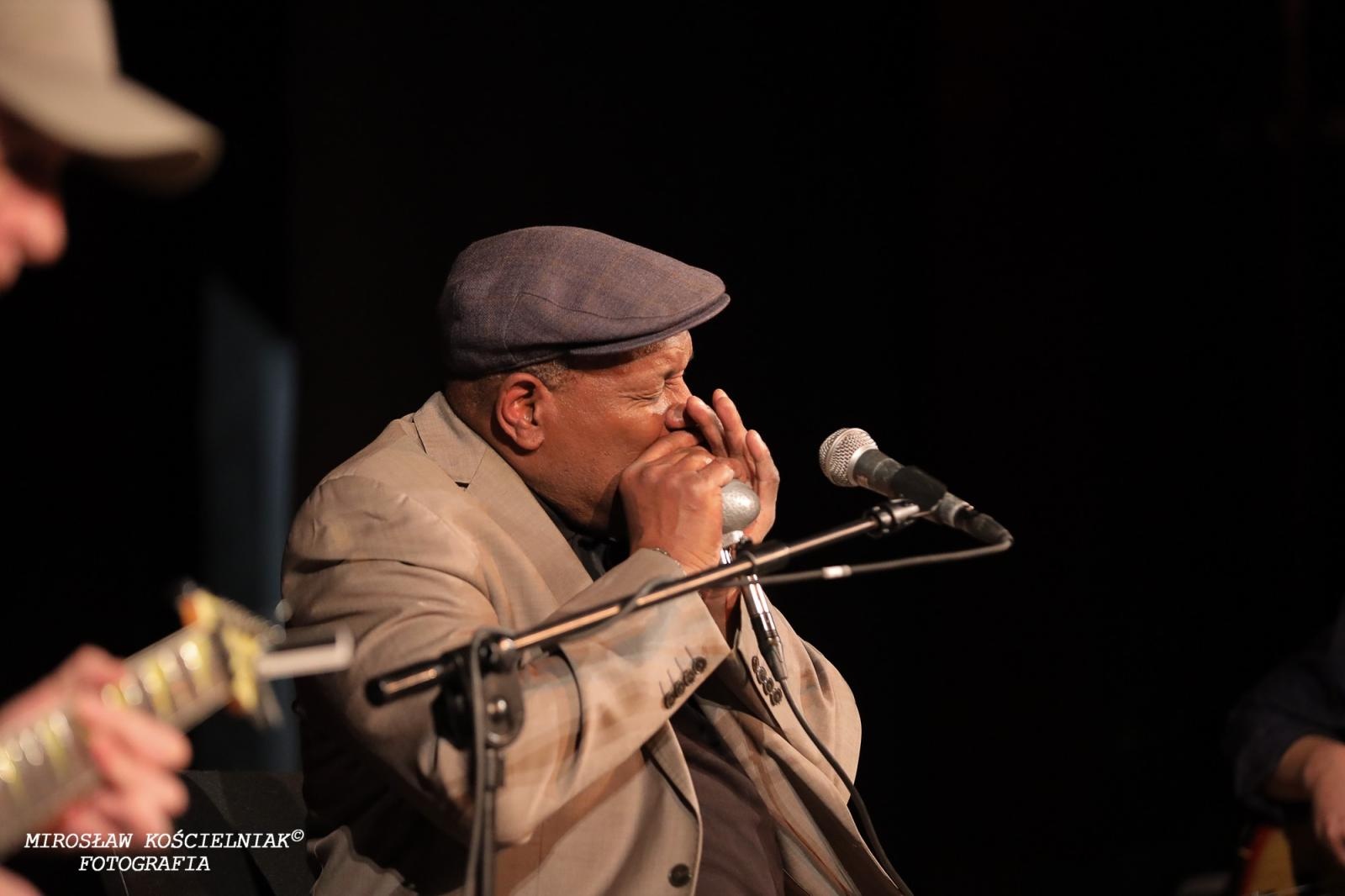 Zdjęcie w galerii na portalu naszraciborz.pl: Bluesowe spotkanie w Strzesze. Koncert Keith’a Dunna przyciągnął fanów gatunku [FOTO i WIDEO] wiadomości z regionu