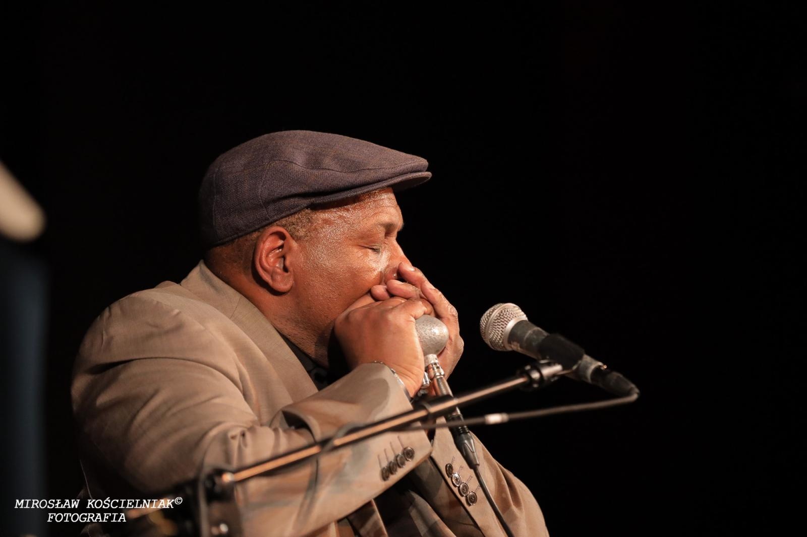 Zdjęcie w galerii na portalu naszraciborz.pl: Bluesowe spotkanie w Strzesze. Koncert Keith’a Dunna przyciągnął fanów gatunku [FOTO i WIDEO] wiadomości z regionu