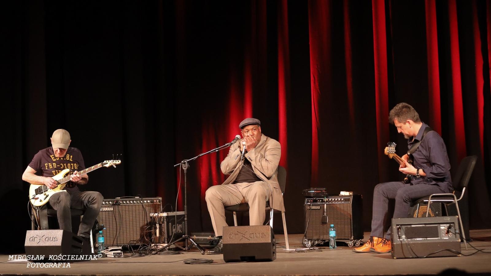 Zdjęcie w galerii na portalu naszraciborz.pl: Bluesowe spotkanie w Strzesze. Koncert Keith’a Dunna przyciągnął fanów gatunku [FOTO i WIDEO] wiadomości z regionu