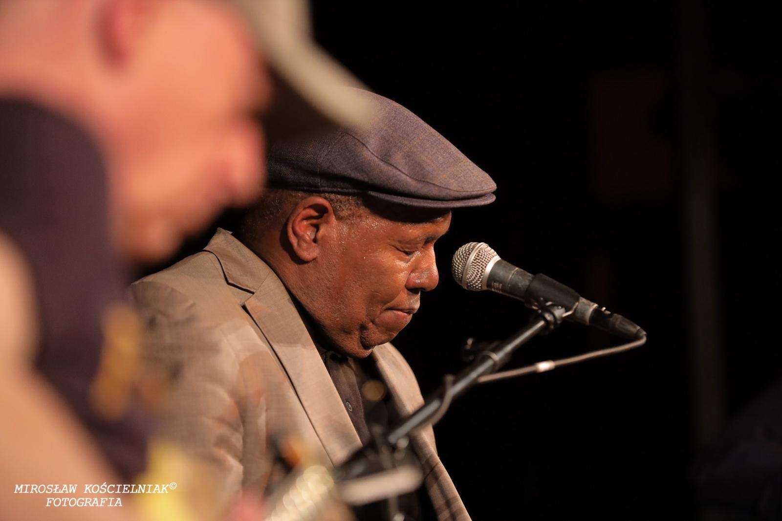 Zdjęcie w galerii na portalu naszraciborz.pl: Bluesowe spotkanie w Strzesze. Koncert Keith’a Dunna przyciągnął fanów gatunku [FOTO i WIDEO] wiadomości z regionu