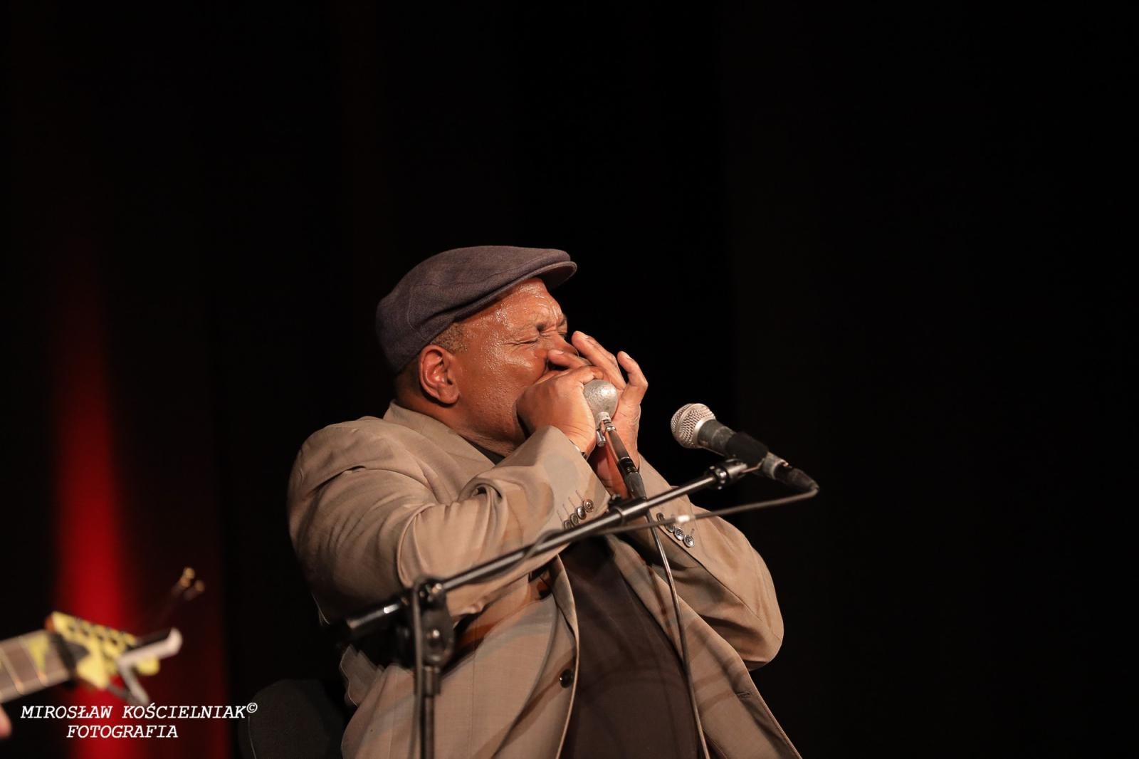 Zdjęcie w galerii na portalu naszraciborz.pl: Bluesowe spotkanie w Strzesze. Koncert Keith’a Dunna przyciągnął fanów gatunku [FOTO i WIDEO] wiadomości z regionu