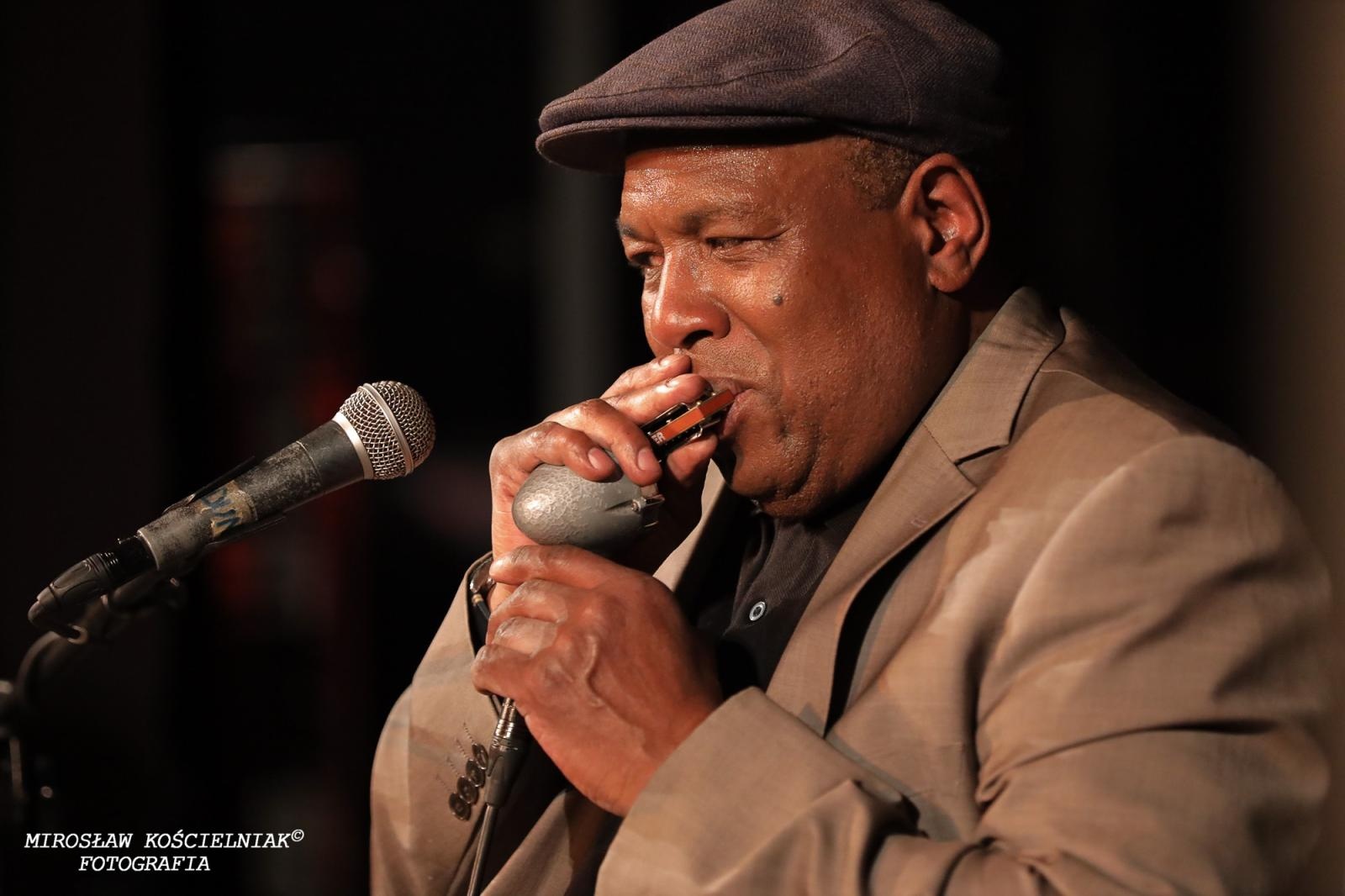 Zdjęcie w galerii na portalu naszraciborz.pl: Bluesowe spotkanie w Strzesze. Koncert Keith’a Dunna przyciągnął fanów gatunku [FOTO i WIDEO] wiadomości z regionu