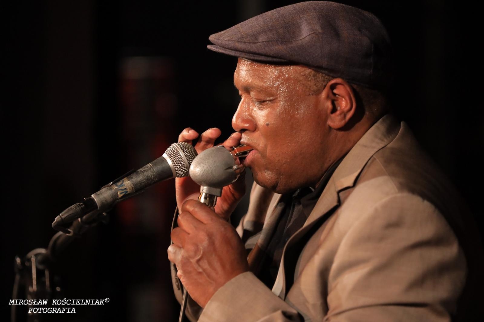 Zdjęcie w galerii na portalu naszraciborz.pl: Bluesowe spotkanie w Strzesze. Koncert Keith’a Dunna przyciągnął fanów gatunku [FOTO i WIDEO] wiadomości z regionu