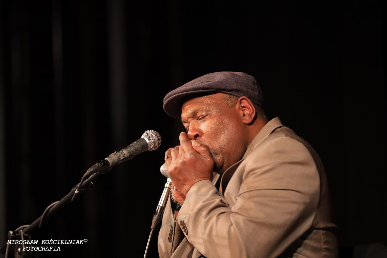 Zdjęcie w galerii na portalu naszraciborz.pl: Bluesowe spotkanie w Strzesze. Koncert Keith’a Dunna przyciągnął fanów gatunku [FOTO i WIDEO] wiadomości z regionu