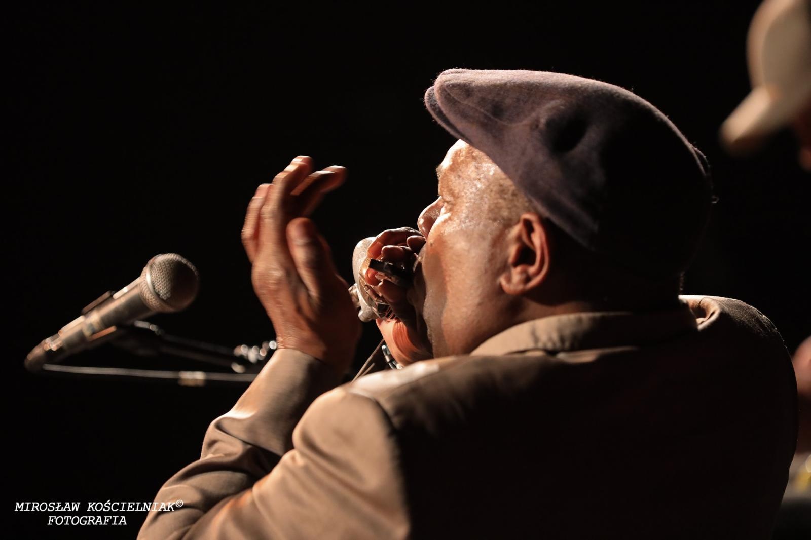 Zdjęcie w galerii na portalu naszraciborz.pl: Bluesowe spotkanie w Strzesze. Koncert Keith’a Dunna przyciągnął fanów gatunku [FOTO i WIDEO] wiadomości z regionu