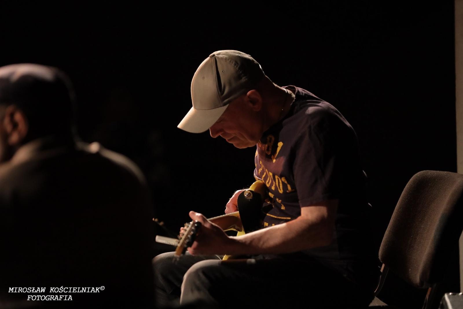 Zdjęcie w galerii na portalu naszraciborz.pl: Bluesowe spotkanie w Strzesze. Koncert Keith’a Dunna przyciągnął fanów gatunku [FOTO i WIDEO] wiadomości z regionu