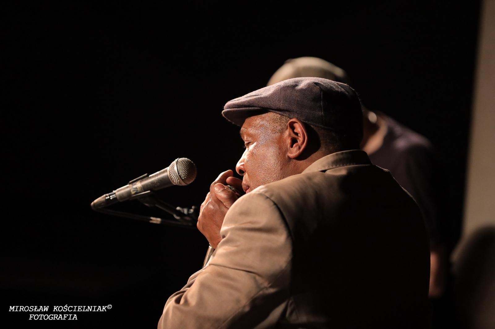 Zdjęcie w galerii na portalu naszraciborz.pl: Bluesowe spotkanie w Strzesze. Koncert Keith’a Dunna przyciągnął fanów gatunku [FOTO i WIDEO] wiadomości z regionu