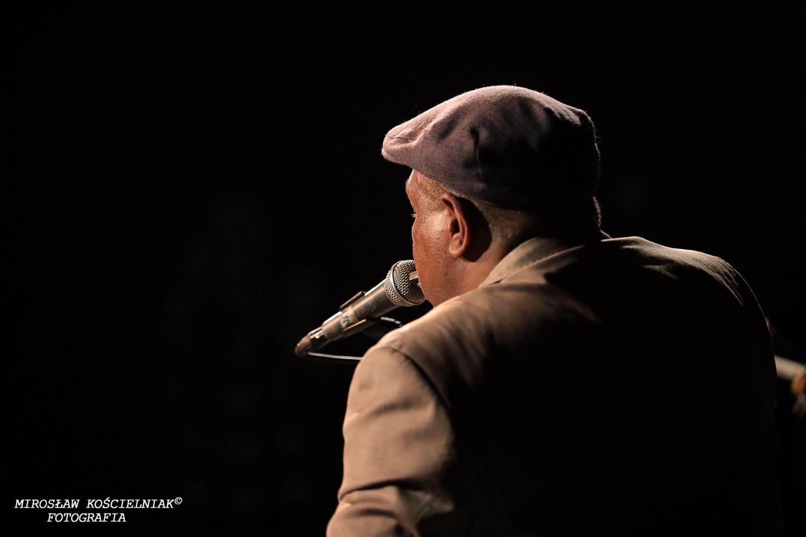 Zdjęcie w galerii na portalu naszraciborz.pl: Bluesowe spotkanie w Strzesze. Koncert Keith’a Dunna przyciągnął fanów gatunku [FOTO i WIDEO] wiadomości z regionu