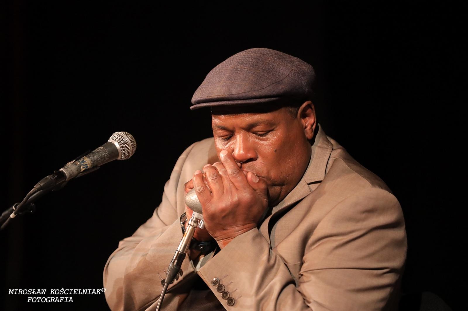 Zdjęcie w galerii na portalu naszraciborz.pl: Bluesowe spotkanie w Strzesze. Koncert Keith’a Dunna przyciągnął fanów gatunku [FOTO i WIDEO] wiadomości z regionu