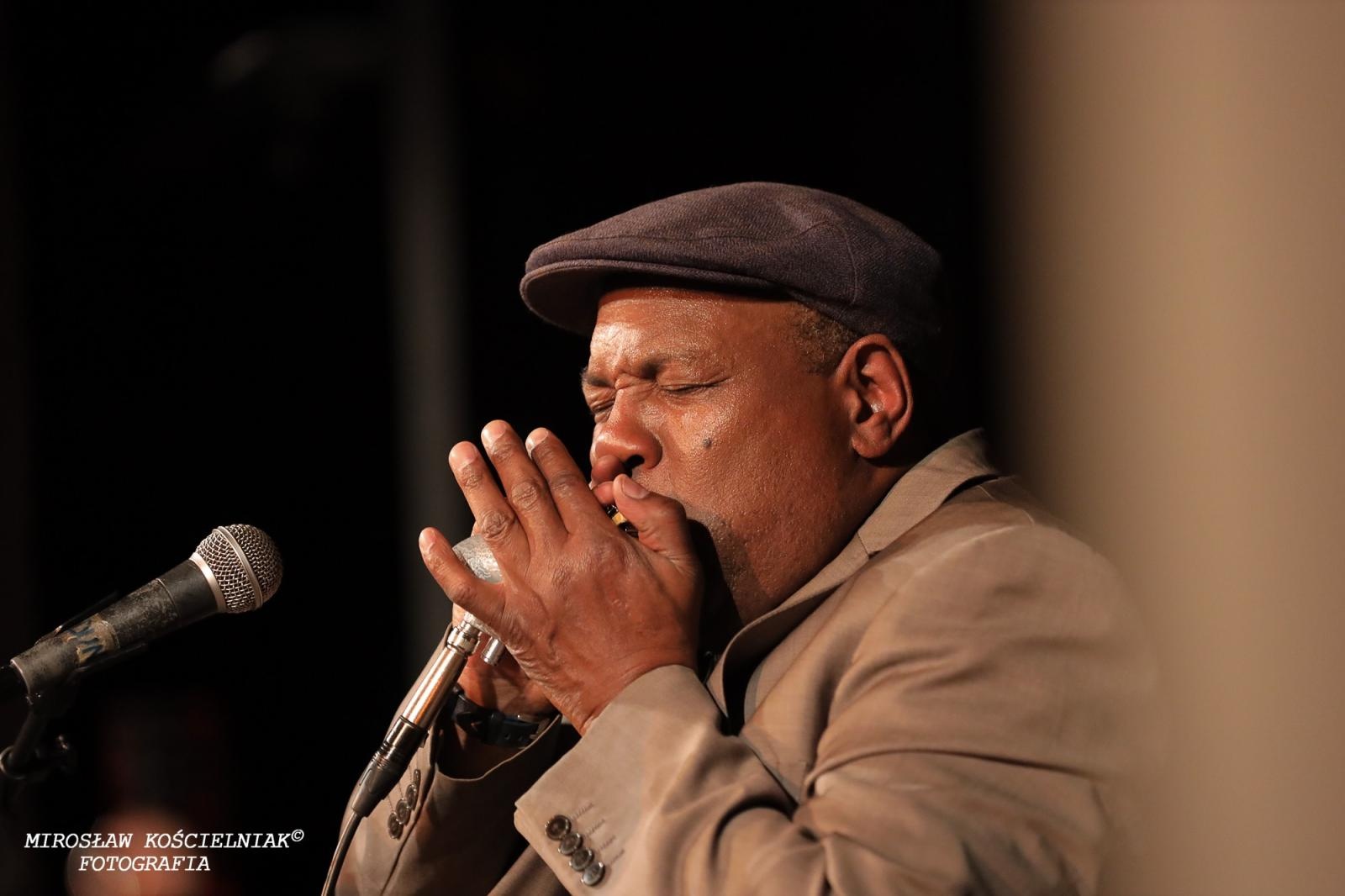 Zdjęcie w galerii na portalu naszraciborz.pl: Bluesowe spotkanie w Strzesze. Koncert Keith’a Dunna przyciągnął fanów gatunku [FOTO i WIDEO] wiadomości z regionu