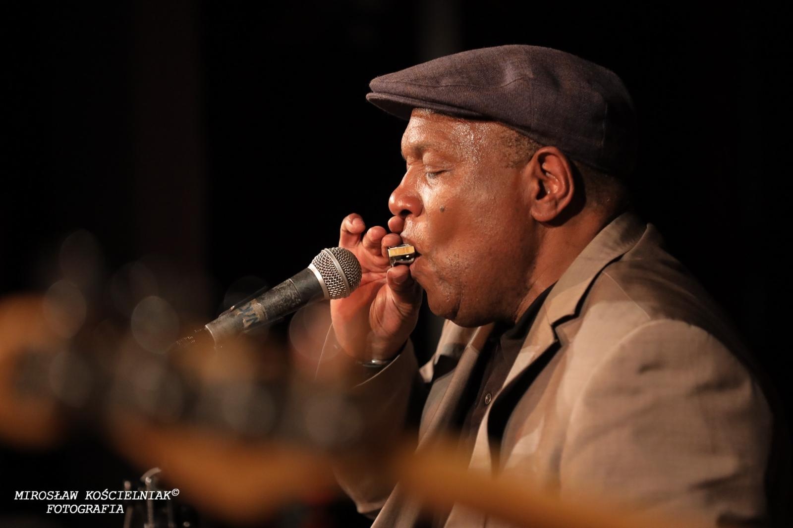 Zdjęcie w galerii na portalu naszraciborz.pl: Bluesowe spotkanie w Strzesze. Koncert Keith’a Dunna przyciągnął fanów gatunku [FOTO i WIDEO] wiadomości z regionu