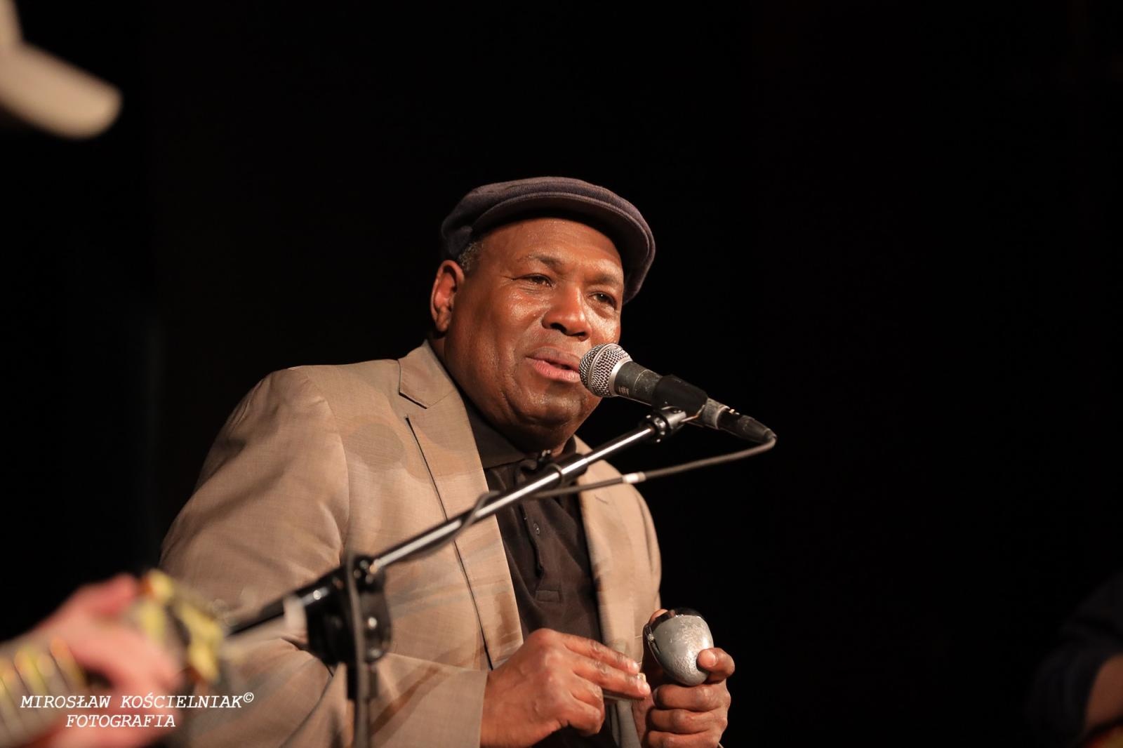 Zdjęcie w galerii na portalu naszraciborz.pl: Bluesowe spotkanie w Strzesze. Koncert Keith’a Dunna przyciągnął fanów gatunku [FOTO i WIDEO] wiadomości z regionu