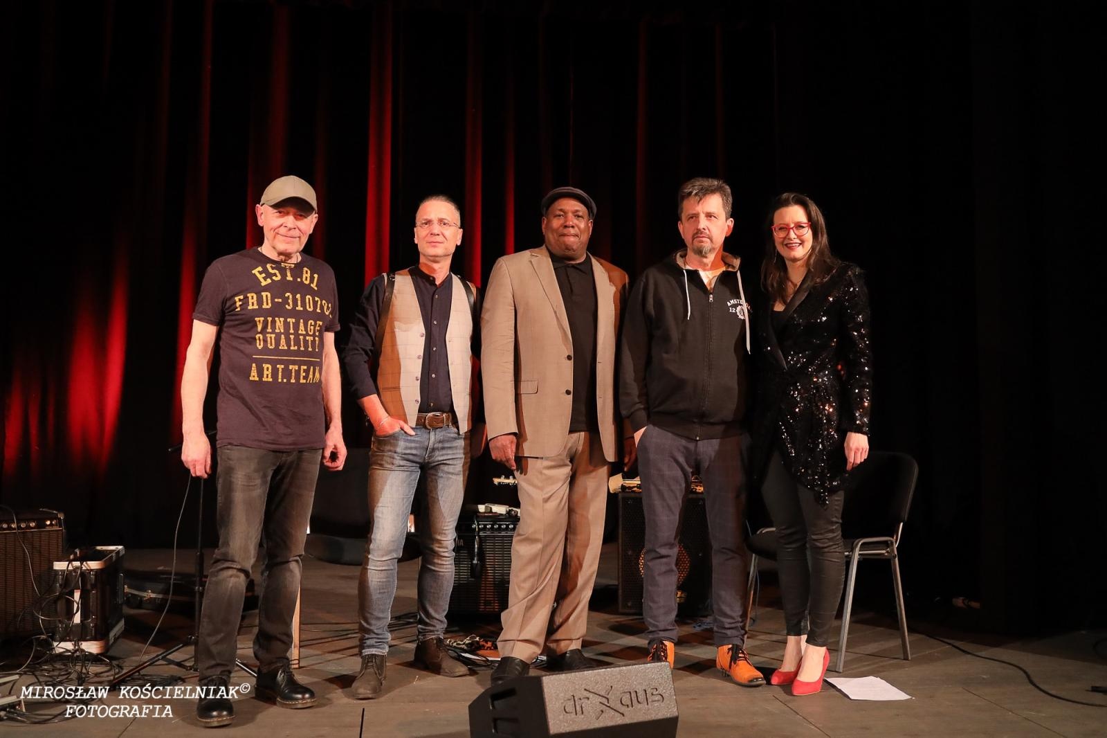 Zdjęcie w galerii na portalu naszraciborz.pl: Bluesowe spotkanie w Strzesze. Koncert Keith’a Dunna przyciągnął fanów gatunku [FOTO i WIDEO] wiadomości z regionu