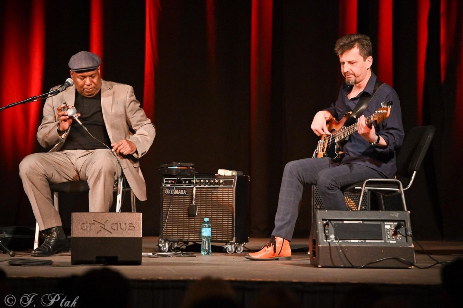 Zdjęcie w galerii na portalu naszraciborz.pl: Bluesowe spotkanie w Strzesze. Koncert Keith’a Dunna przyciągnął fanów gatunku [FOTO i WIDEO] wiadomości z regionu