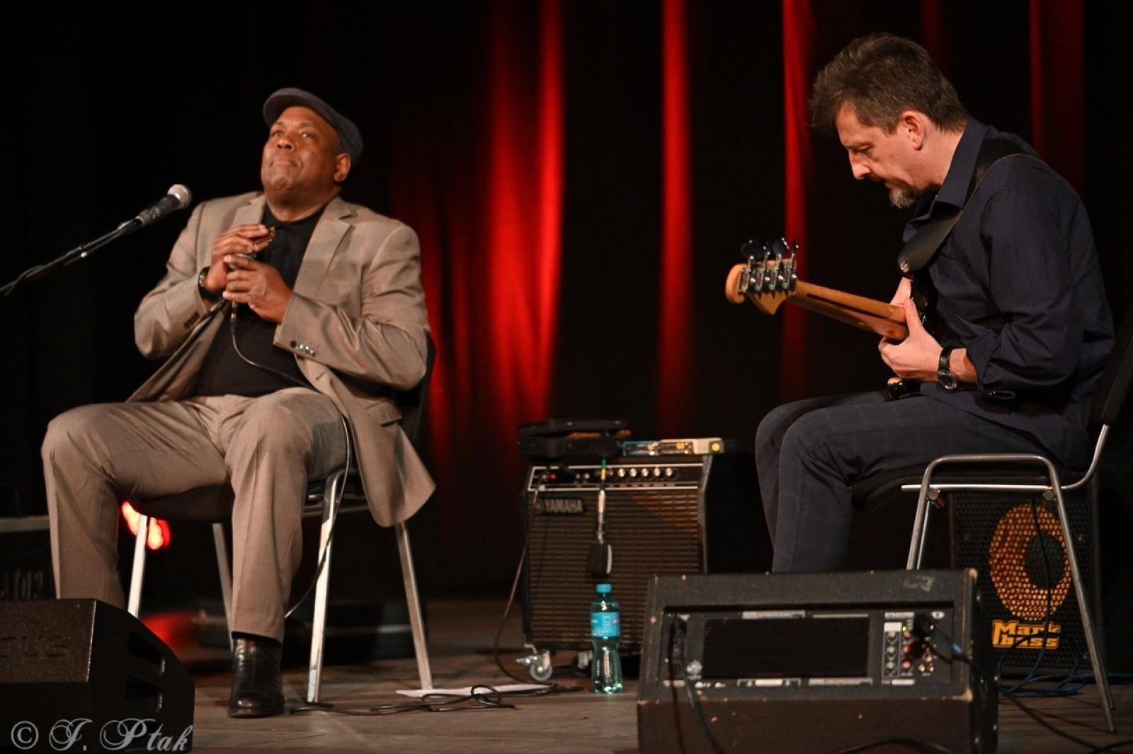 Zdjęcie w galerii na portalu naszraciborz.pl: Bluesowe spotkanie w Strzesze. Koncert Keith’a Dunna przyciągnął fanów gatunku [FOTO i WIDEO] wiadomości z regionu