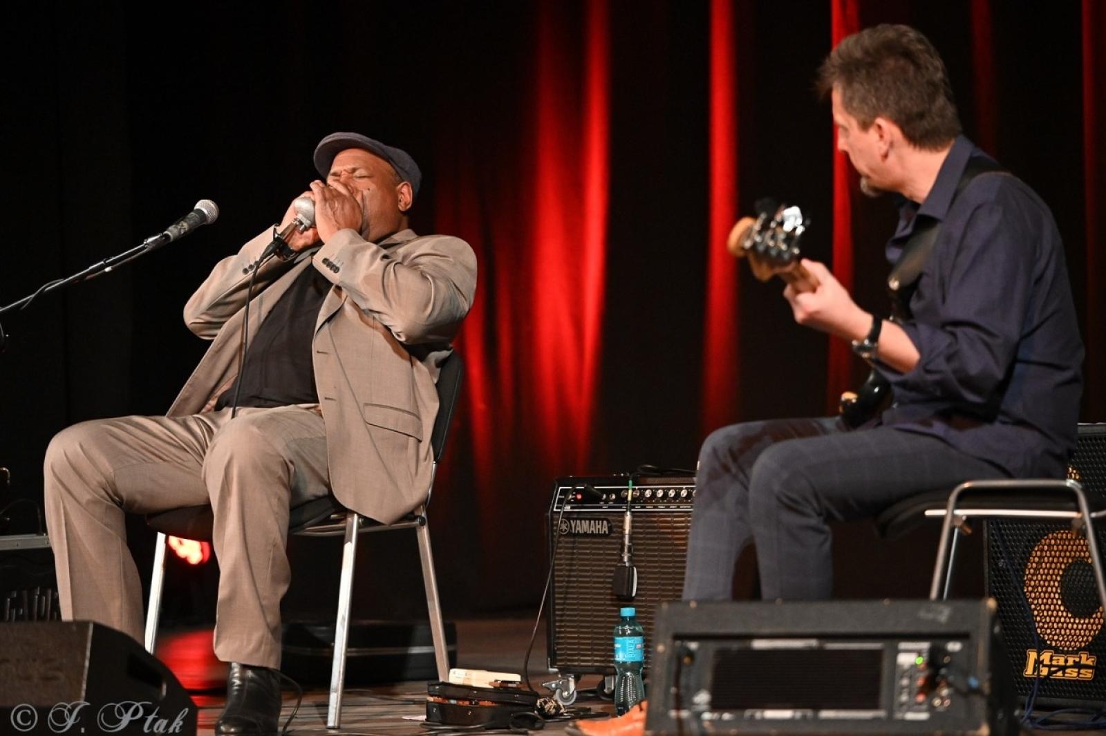 Zdjęcie w galerii na portalu naszraciborz.pl: Bluesowe spotkanie w Strzesze. Koncert Keith’a Dunna przyciągnął fanów gatunku [FOTO i WIDEO] wiadomości z regionu