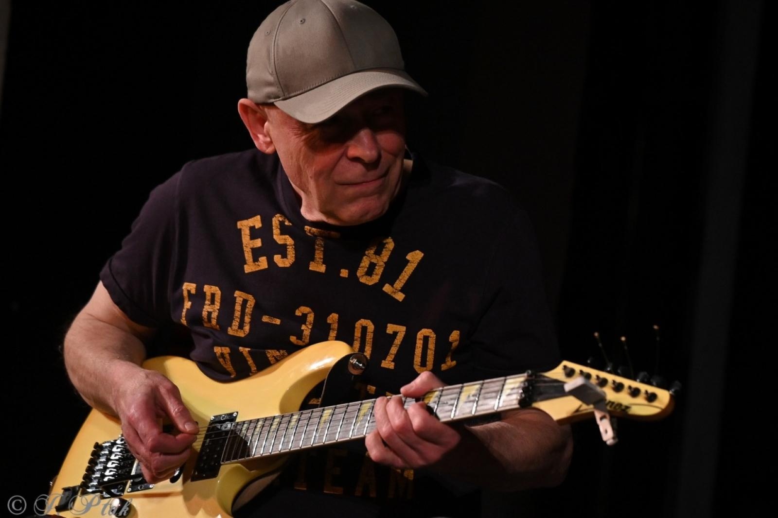 Zdjęcie w galerii na portalu naszraciborz.pl: Bluesowe spotkanie w Strzesze. Koncert Keith’a Dunna przyciągnął fanów gatunku [FOTO i WIDEO] wiadomości z regionu