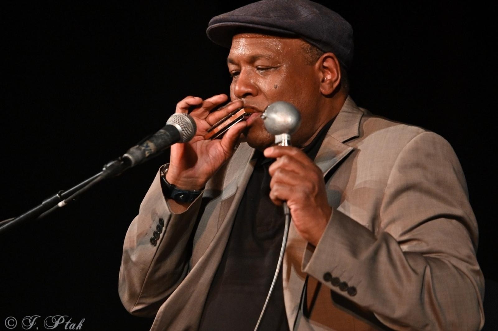 Zdjęcie w galerii na portalu naszraciborz.pl: Bluesowe spotkanie w Strzesze. Koncert Keith’a Dunna przyciągnął fanów gatunku [FOTO i WIDEO] wiadomości z regionu