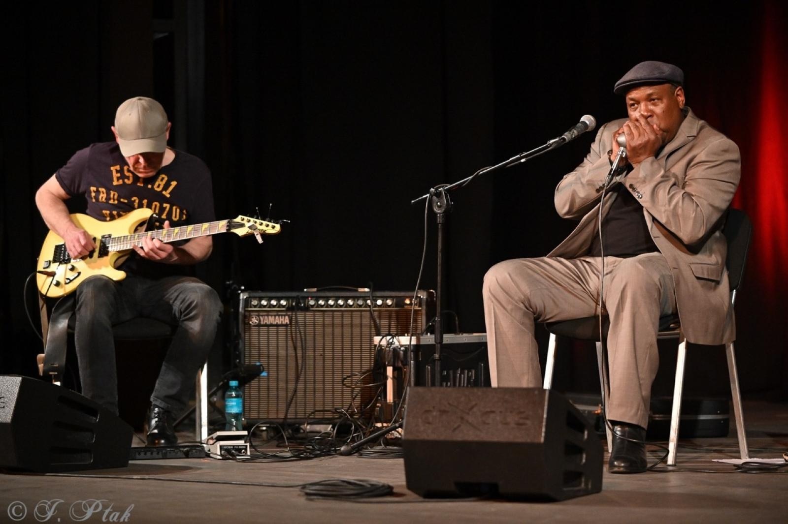 Zdjęcie w galerii na portalu naszraciborz.pl: Bluesowe spotkanie w Strzesze. Koncert Keith’a Dunna przyciągnął fanów gatunku [FOTO i WIDEO] wiadomości z regionu